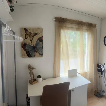 Small Wooden House 1 Km From River טורקו